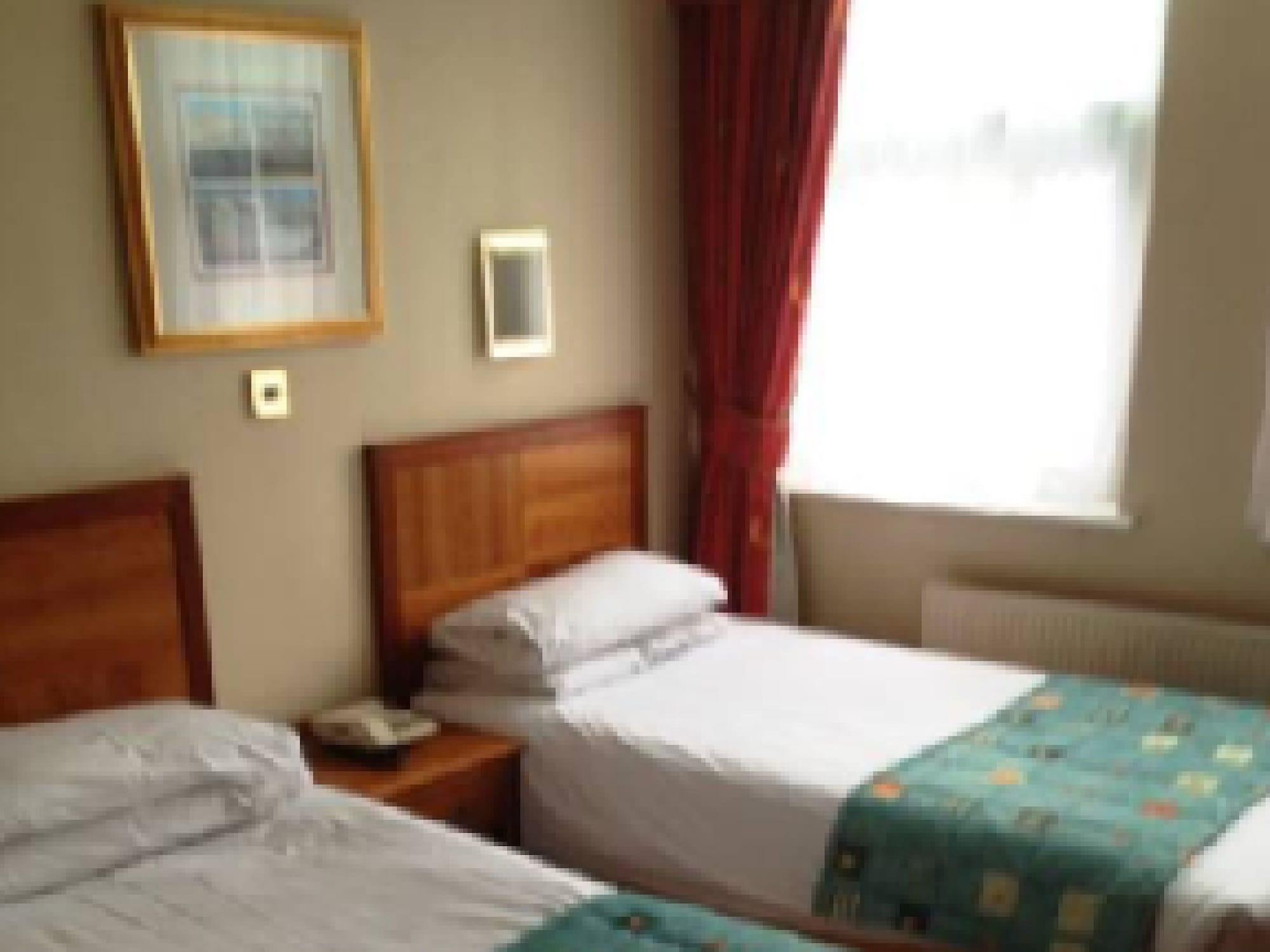 Hotel Aston Court Centre By Belvilla 3*