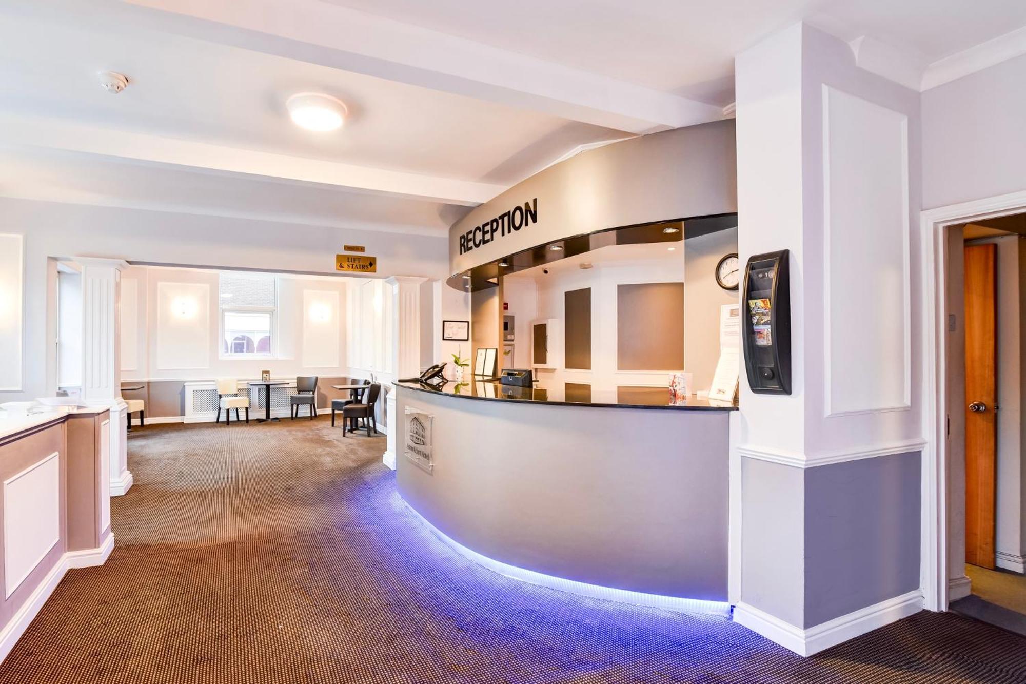 Aston Court Centre By Belvilla Hotel 3*