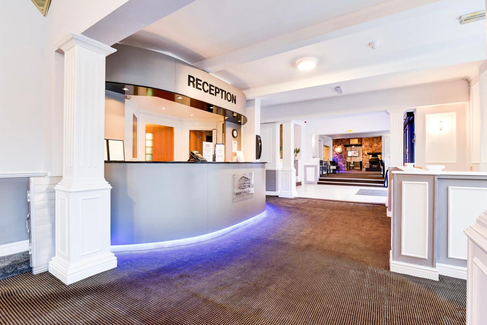 Aston Court Centre By Belvilla Hotel 3*