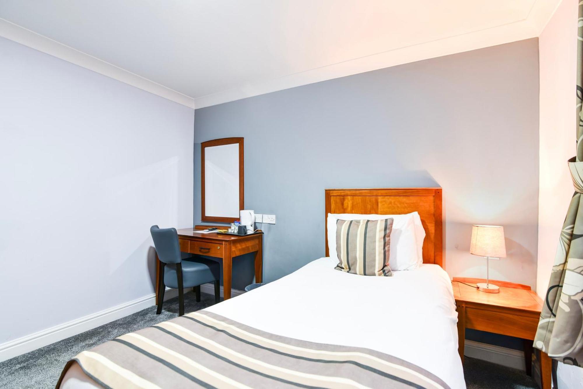 Aston Court Centre By Belvilla Hotel