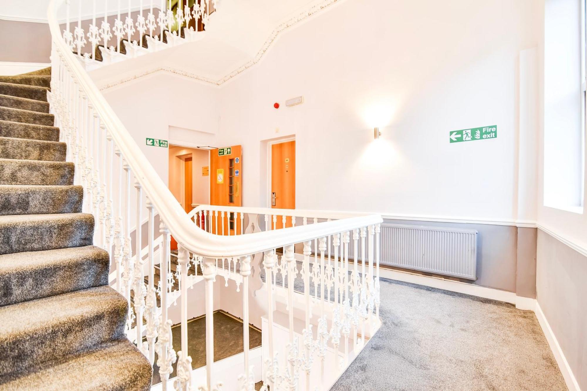 Aston Court Centre By Belvilla Hotel